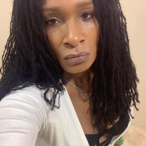 Meet your Posher, Dominique